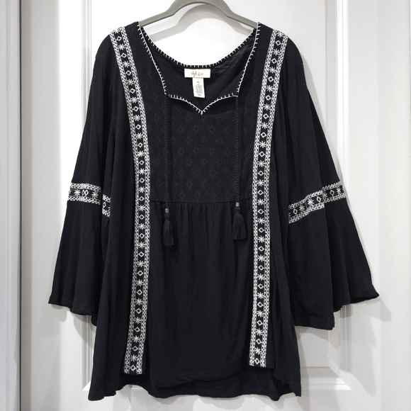 ✨️4/$20. Black White Bohemian Flowy Bell Sleeve Blouse, Embroidered Whipstitch - Picture 2 of 14